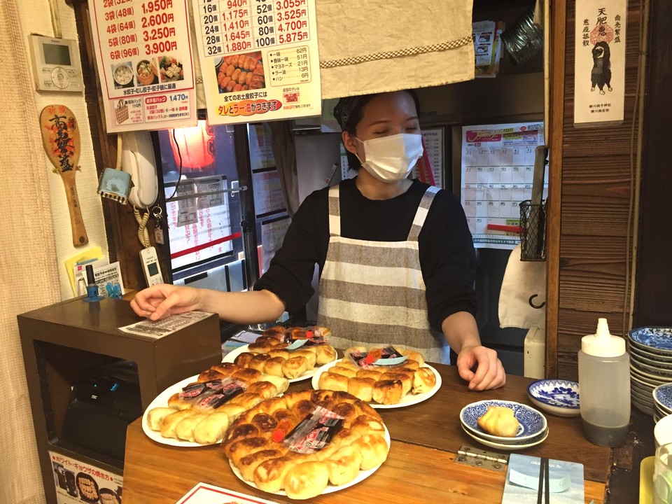 ホワイト餃子　広島店の求人
