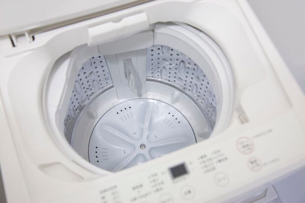 洗濯機の内側、くず取りネットは案外汚れているもの。こちらもお手入れを！